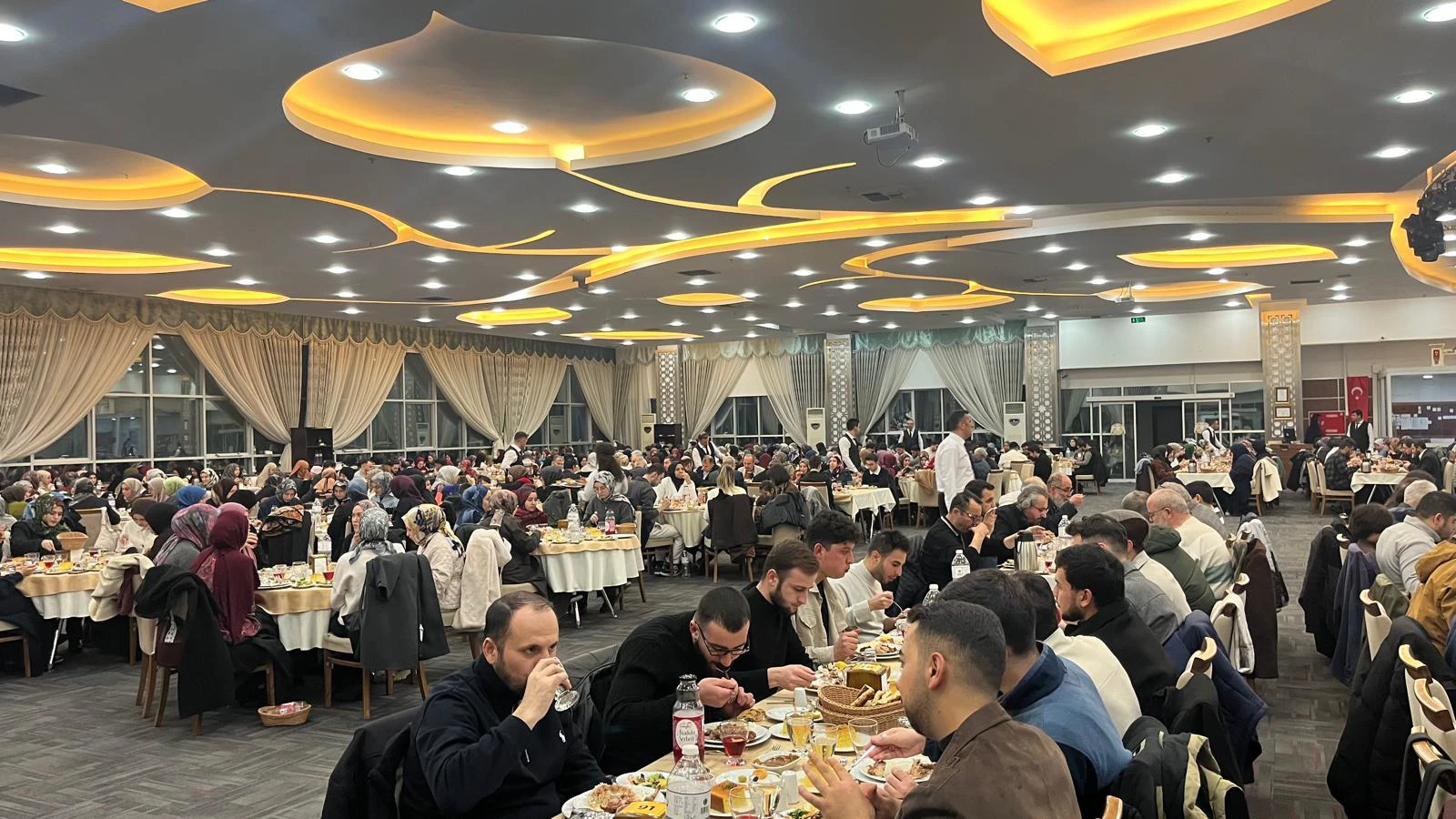 İlahiyat Fakültesi öğrencileri 6. Geleneksel İftar Programı’nda buluştu